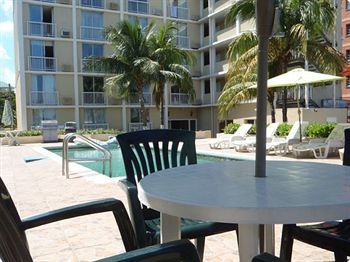 Holiday Inn Express & Suites Nassau Bagian luar foto